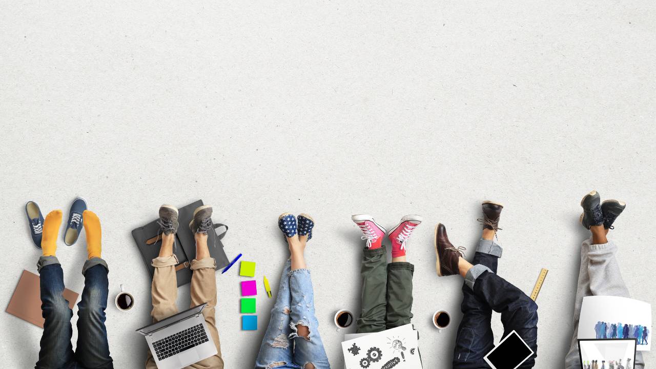 verschillende benen en sokken met werk accessoires